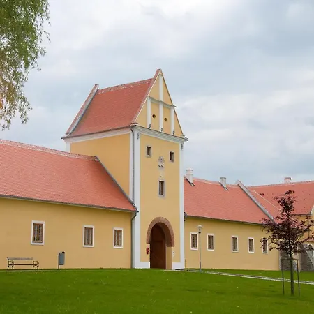 Отель Schuettkasten Geras